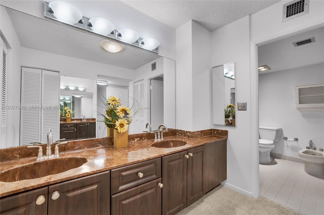 For Sale: $349,000 (2 beds, 2 baths, 1785 Square Feet)