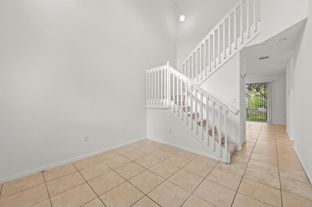 304 N Palm Villas Way Palm Springs, FL01