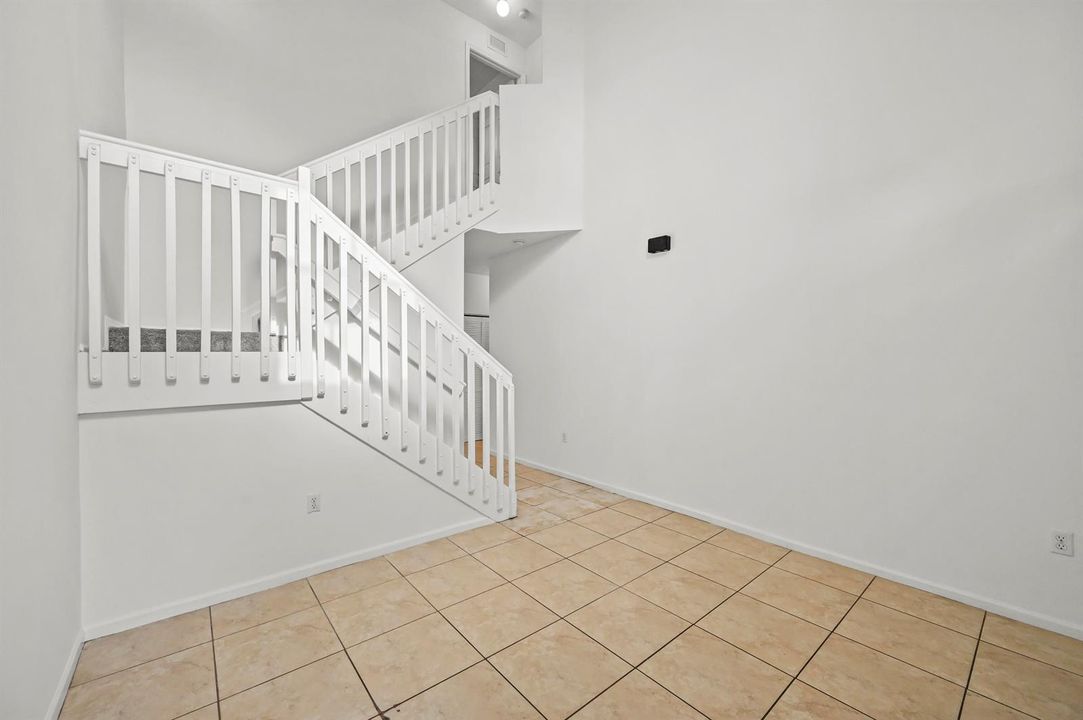 304 N Palm Villas Way Palm Springs, FL01