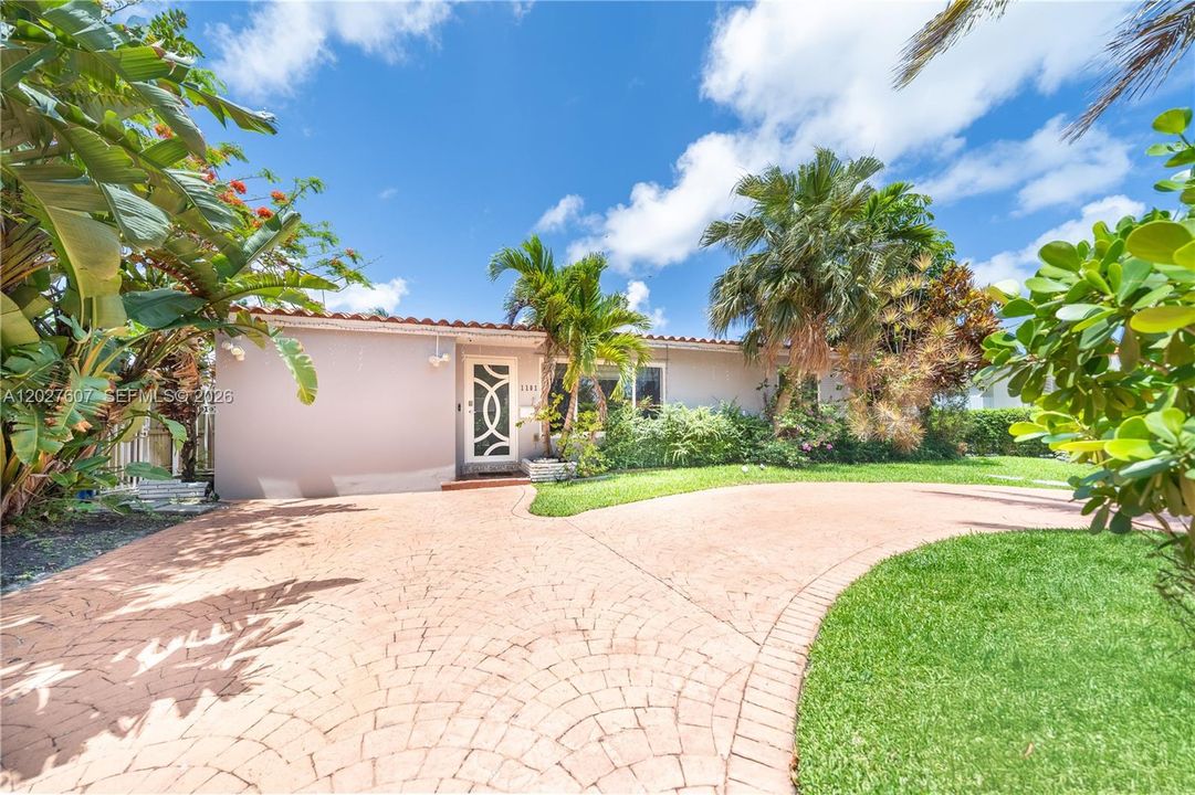 For Rent: $6,200 (2 beds, 2 baths, 2200 Square Feet)