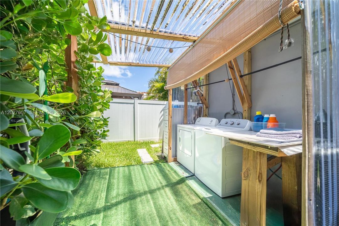 For Rent: $6,200 (2 beds, 2 baths, 2200 Square Feet)