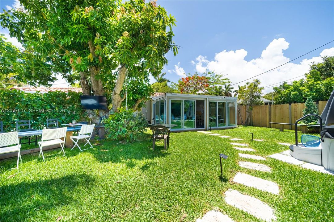 For Rent: $6,200 (2 beds, 2 baths, 2200 Square Feet)