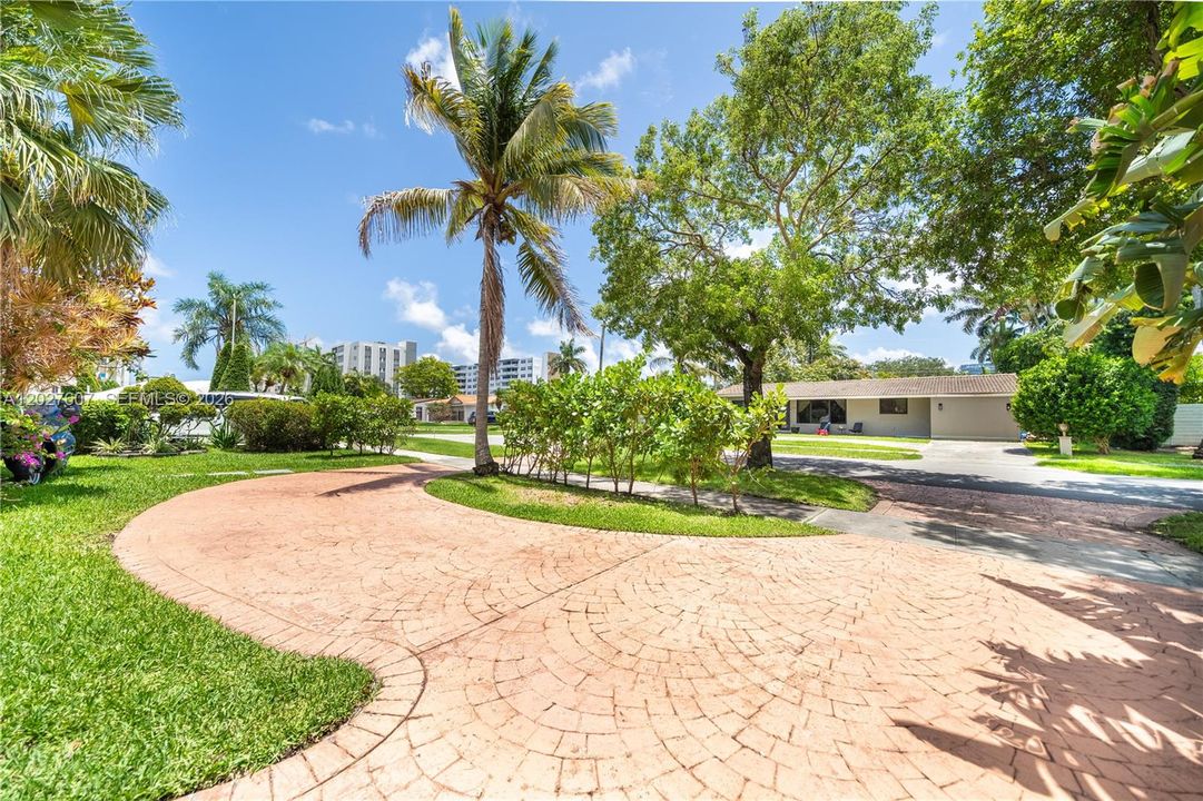 For Rent: $6,200 (2 beds, 2 baths, 2200 Square Feet)