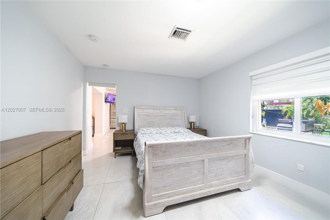 For Rent: $6,200 (2 beds, 2 baths, 2200 Square Feet)