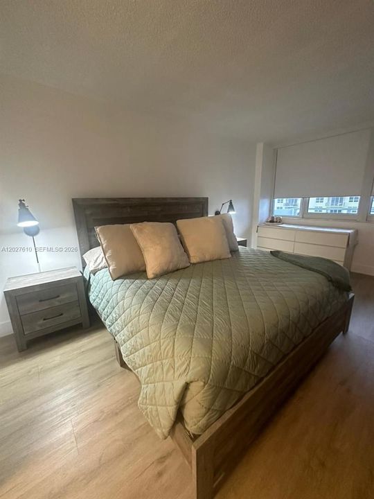For Sale: $347,500 (1 beds, 1 baths, 736 Square Feet)