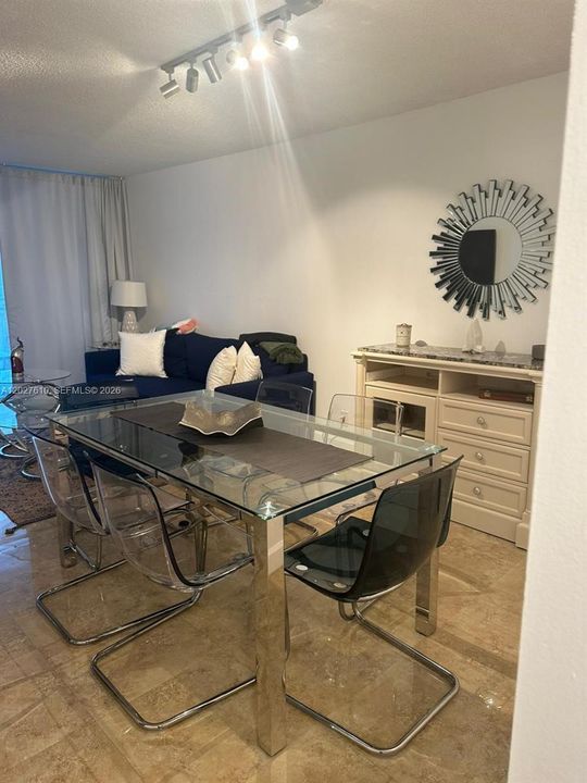 For Sale: $347,500 (1 beds, 1 baths, 736 Square Feet)