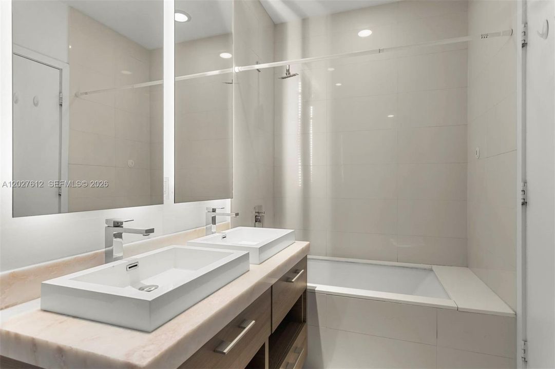 For Sale: $1,599,000 (3 beds, 2 baths, 1711 Square Feet)
