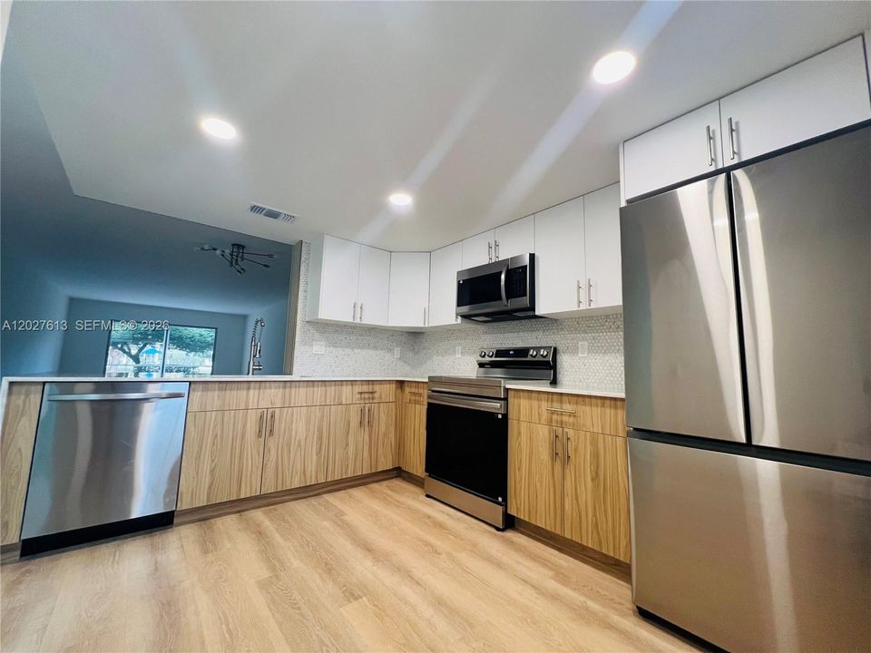 For Sale: $219,000 (2 beds, 2 baths, 1156 Square Feet)