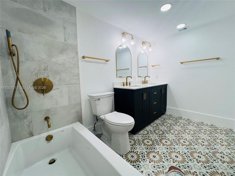 For Sale: $219,000 (2 beds, 2 baths, 1156 Square Feet)