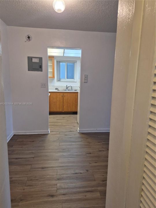 For Rent: $1,700 (1 beds, 1 baths, 4439 Square Feet)