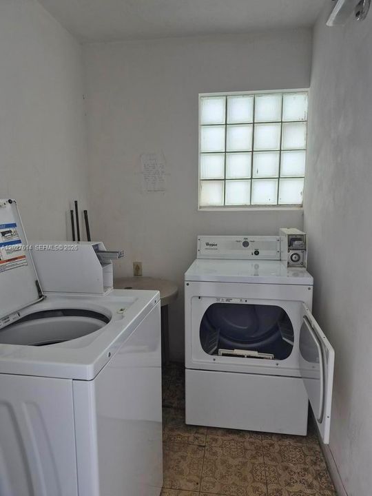 For Rent: $1,700 (1 beds, 1 baths, 4439 Square Feet)