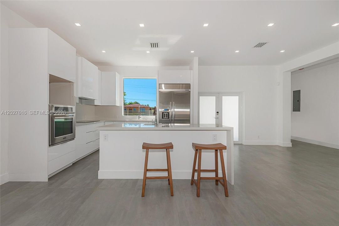 Activo con contrato: $1,599,000 (5 camas, 3 baños, 2237 Pies cuadrados)