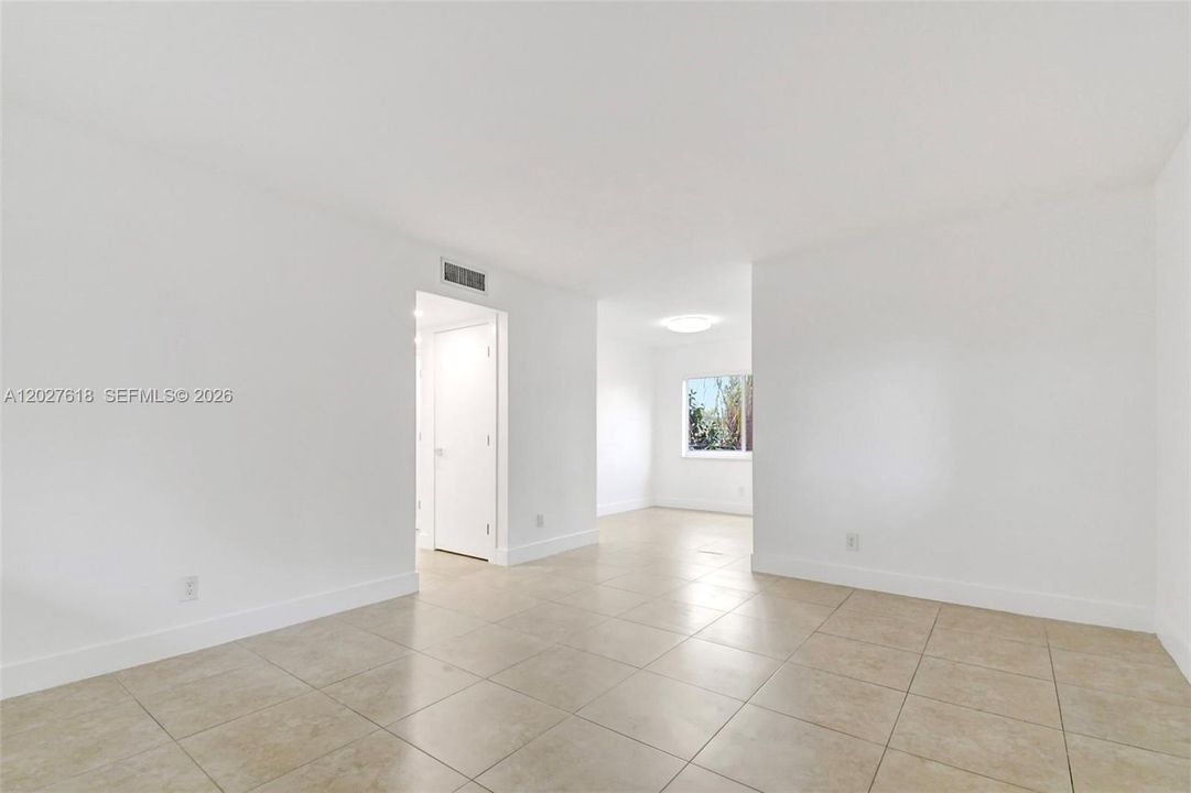 For Rent: $2,200 (2 beds, 1 baths, 1000 Square Feet)