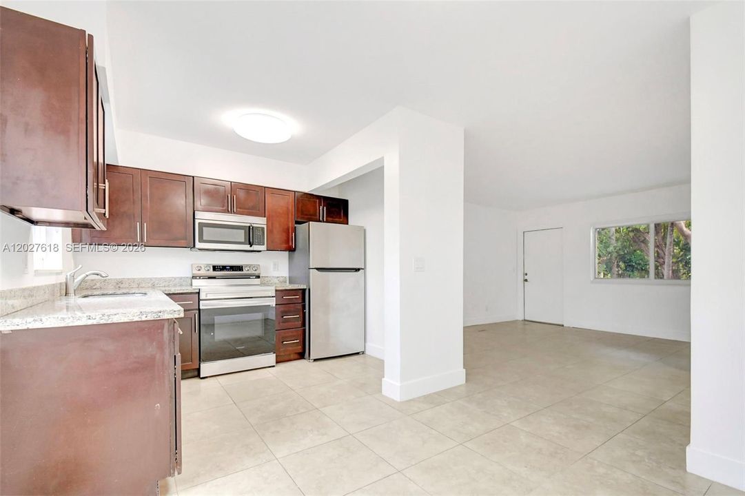 For Rent: $2,200 (2 beds, 1 baths, 1000 Square Feet)