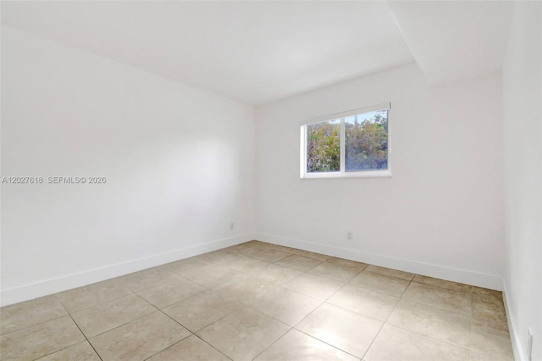 For Rent: $2,200 (2 beds, 1 baths, 1000 Square Feet)