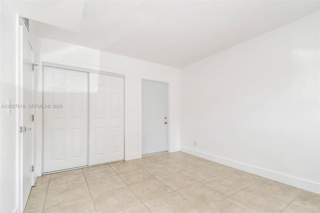 For Rent: $2,200 (2 beds, 1 baths, 1000 Square Feet)