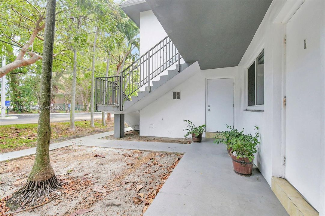 For Rent: $2,200 (2 beds, 1 baths, 1000 Square Feet)