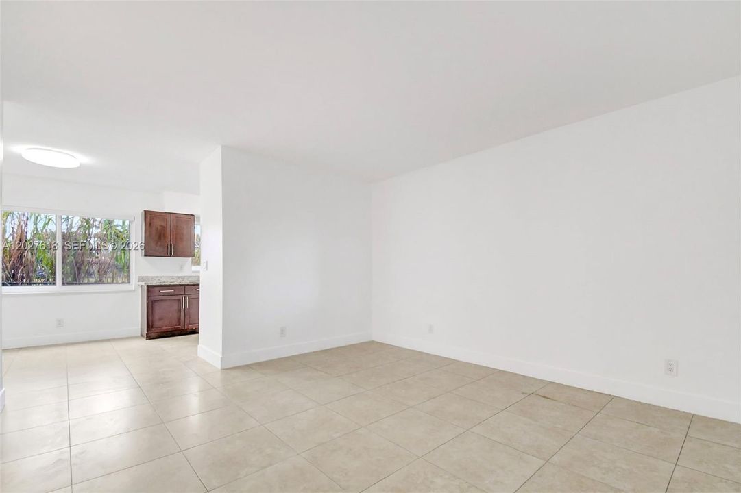 For Rent: $2,200 (2 beds, 1 baths, 1000 Square Feet)