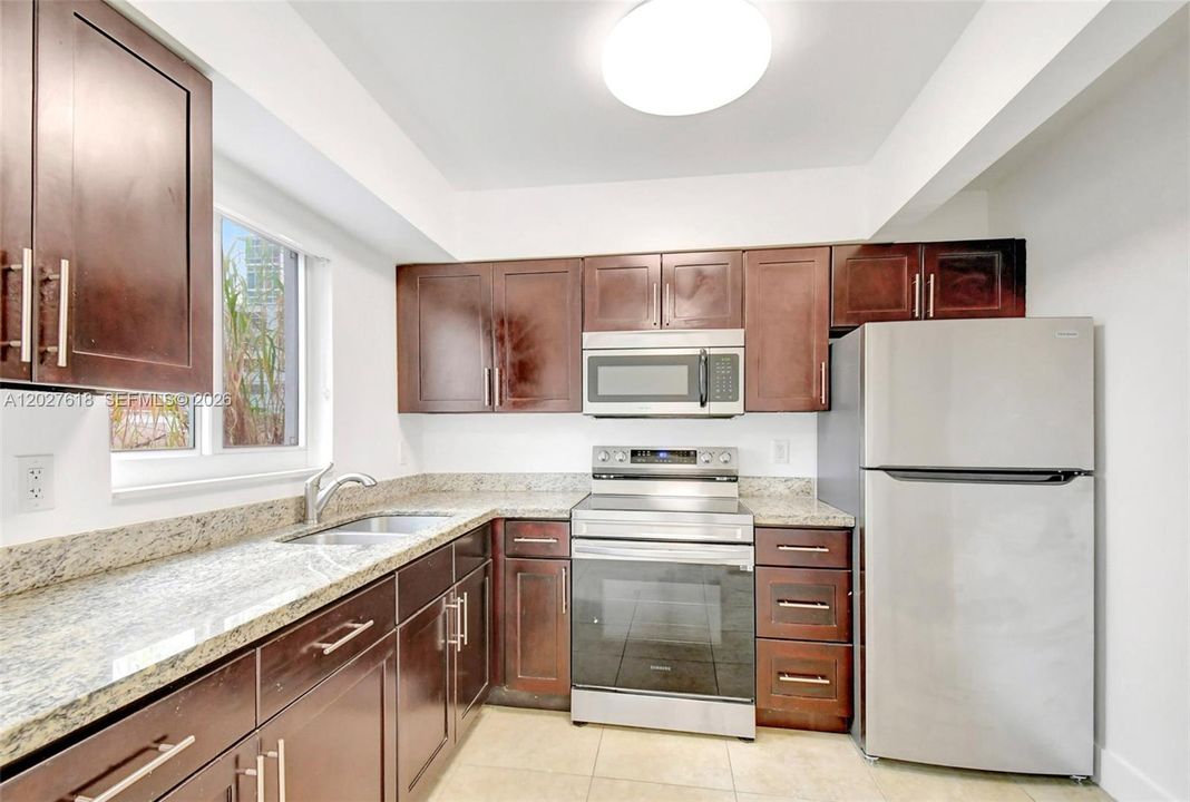 For Rent: $2,200 (2 beds, 1 baths, 1000 Square Feet)