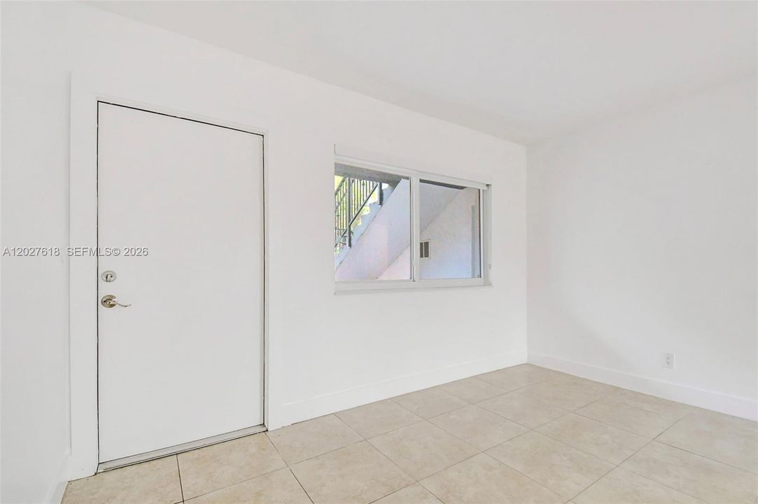 For Rent: $2,200 (2 beds, 1 baths, 1000 Square Feet)