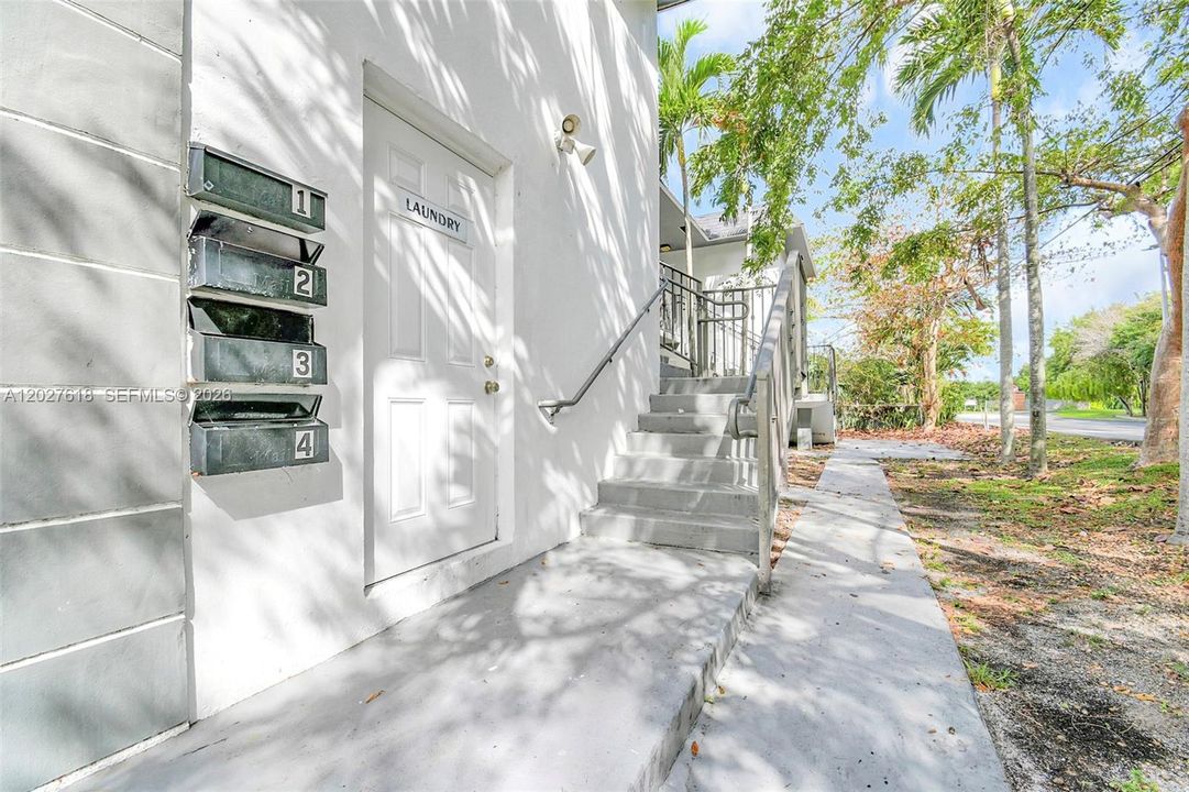 For Rent: $2,200 (2 beds, 1 baths, 1000 Square Feet)