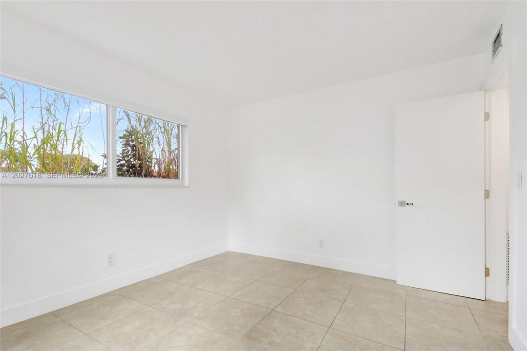 For Rent: $2,200 (2 beds, 1 baths, 1000 Square Feet)