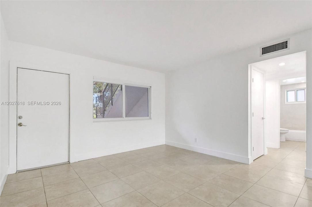 For Rent: $2,200 (2 beds, 1 baths, 1000 Square Feet)