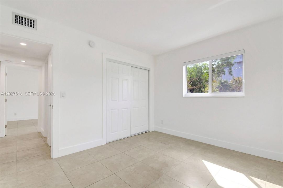 For Rent: $2,200 (2 beds, 1 baths, 1000 Square Feet)