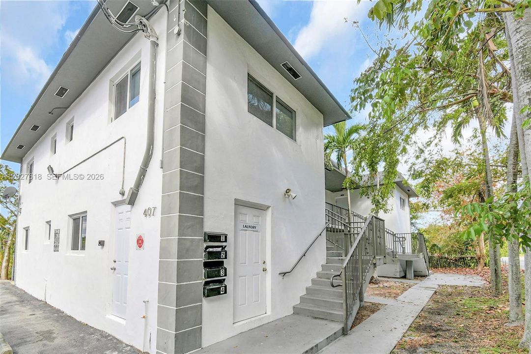 For Rent: $2,200 (2 beds, 1 baths, 1000 Square Feet)