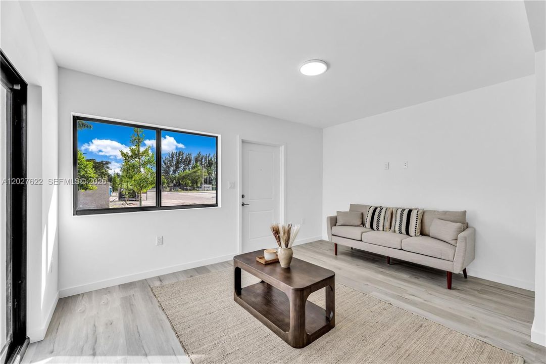For Rent: $2,900 (2 beds, 1 baths, 1200 Square Feet)
