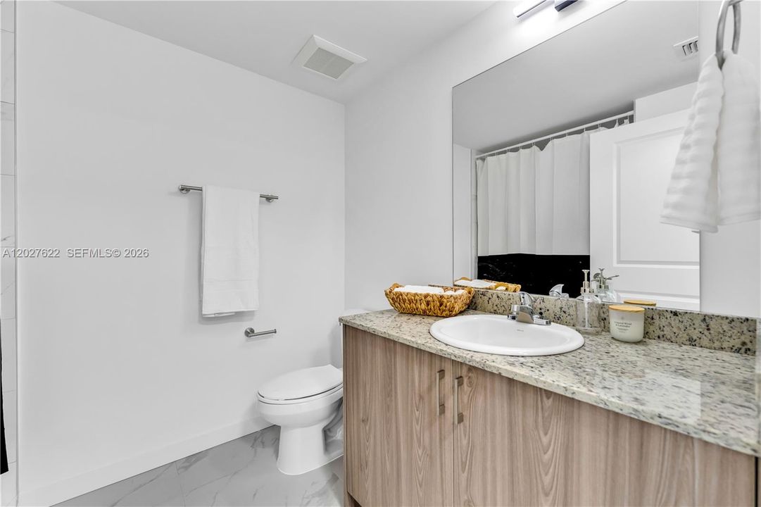 For Rent: $2,900 (2 beds, 1 baths, 1200 Square Feet)