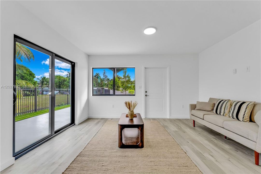For Rent: $2,900 (2 beds, 1 baths, 1200 Square Feet)