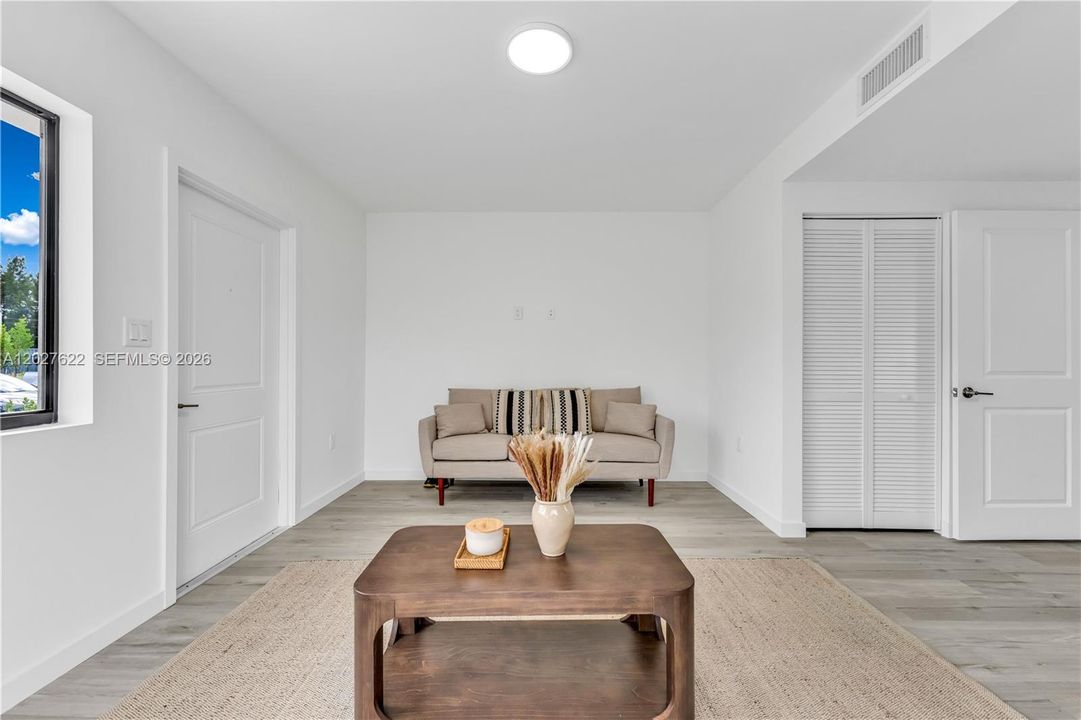 For Rent: $2,900 (2 beds, 1 baths, 1200 Square Feet)