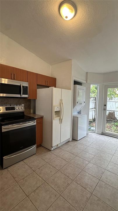Recently Rented: $1,800 (2 beds, 2 baths, 919 Square Feet)