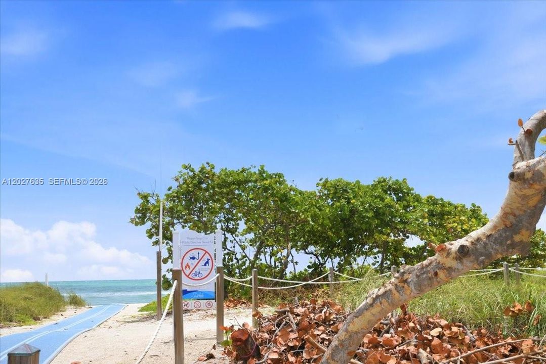 For Sale: $850,000 (2 beds, 2 baths, 950 Square Feet)
