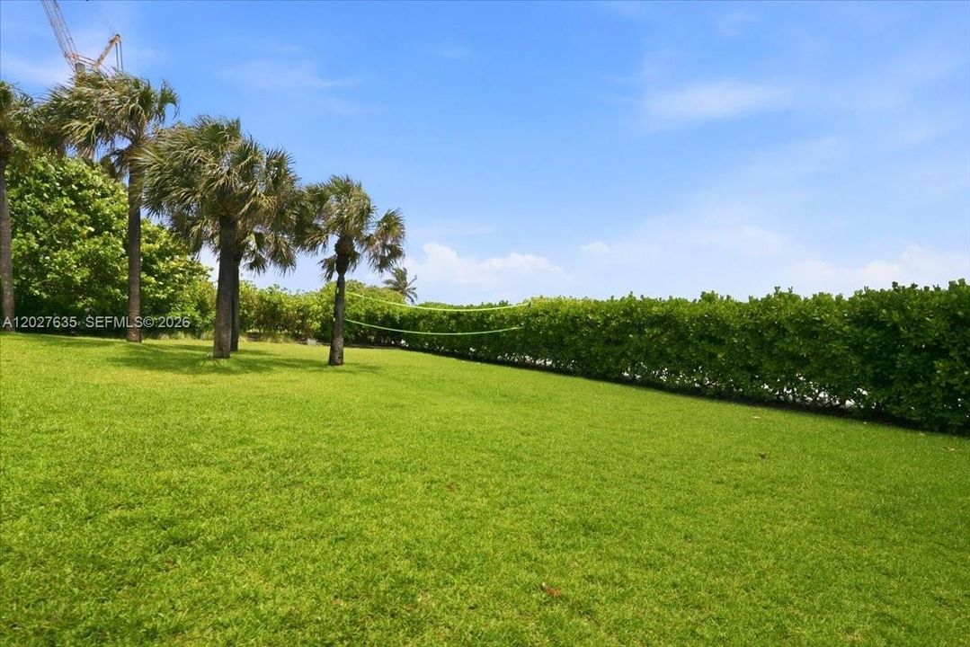 For Sale: $850,000 (2 beds, 2 baths, 950 Square Feet)
