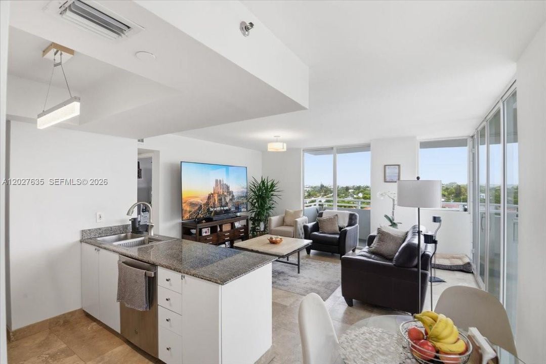 For Sale: $850,000 (2 beds, 2 baths, 950 Square Feet)