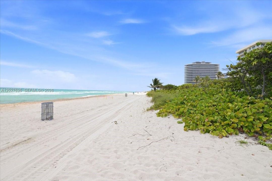 For Sale: $850,000 (2 beds, 2 baths, 950 Square Feet)