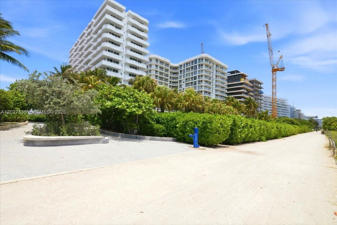 For Sale: $850,000 (2 beds, 2 baths, 950 Square Feet)