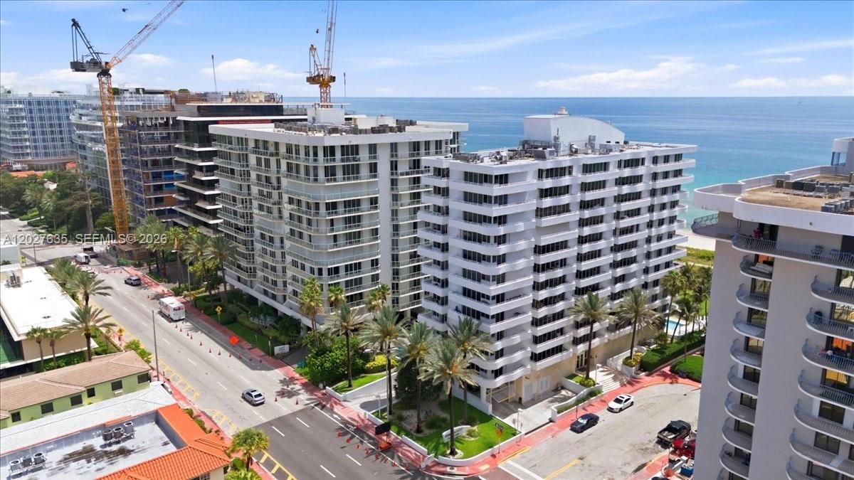 For Sale: $850,000 (2 beds, 2 baths, 950 Square Feet)