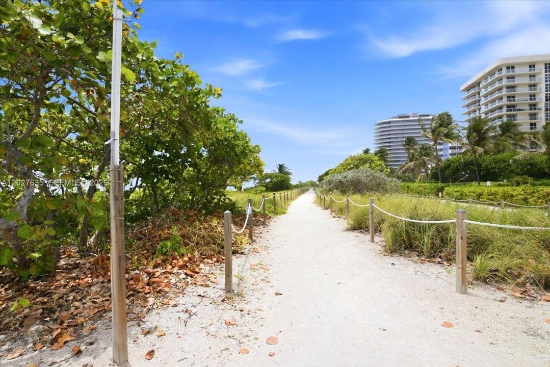 For Sale: $850,000 (2 beds, 2 baths, 950 Square Feet)