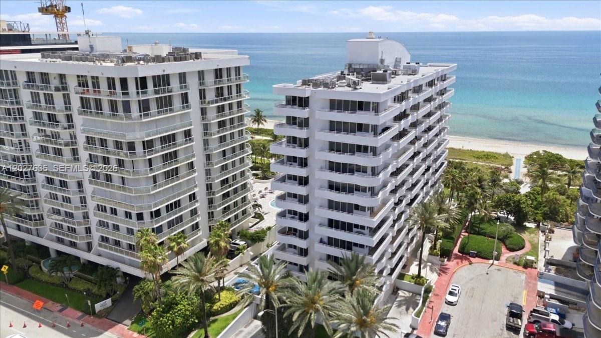 For Sale: $850,000 (2 beds, 2 baths, 950 Square Feet)