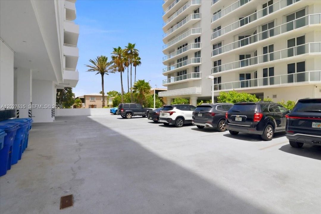 For Sale: $850,000 (2 beds, 2 baths, 950 Square Feet)
