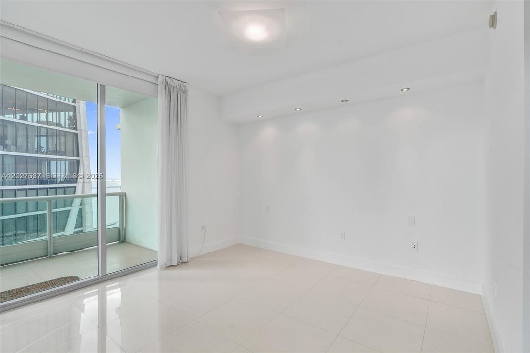 Active With Contract: $5,900 (2 beds, 2 baths, 1237 Square Feet)