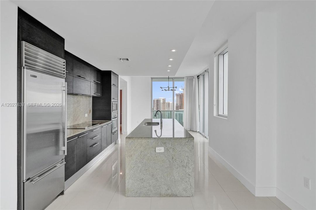 Active With Contract: $5,900 (2 beds, 2 baths, 1237 Square Feet)