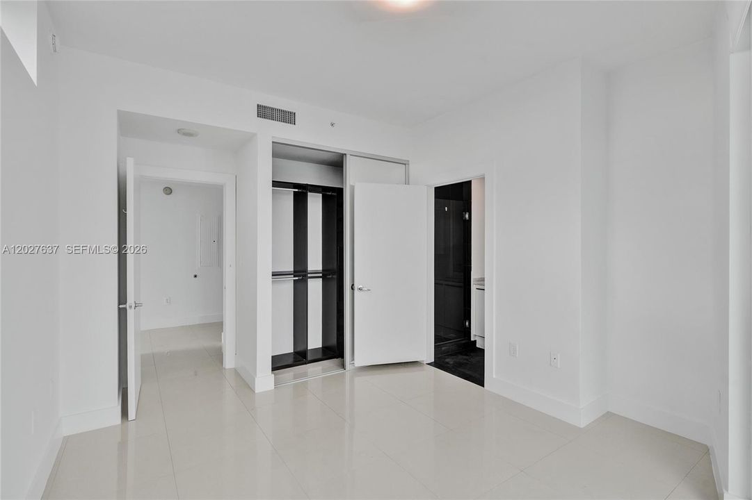 For Rent: $5,900 (2 beds, 2 baths, 1237 Square Feet)