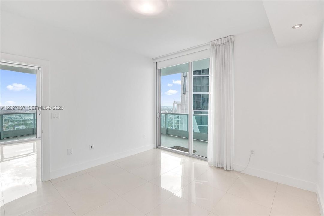 Active With Contract: $5,900 (2 beds, 2 baths, 1237 Square Feet)