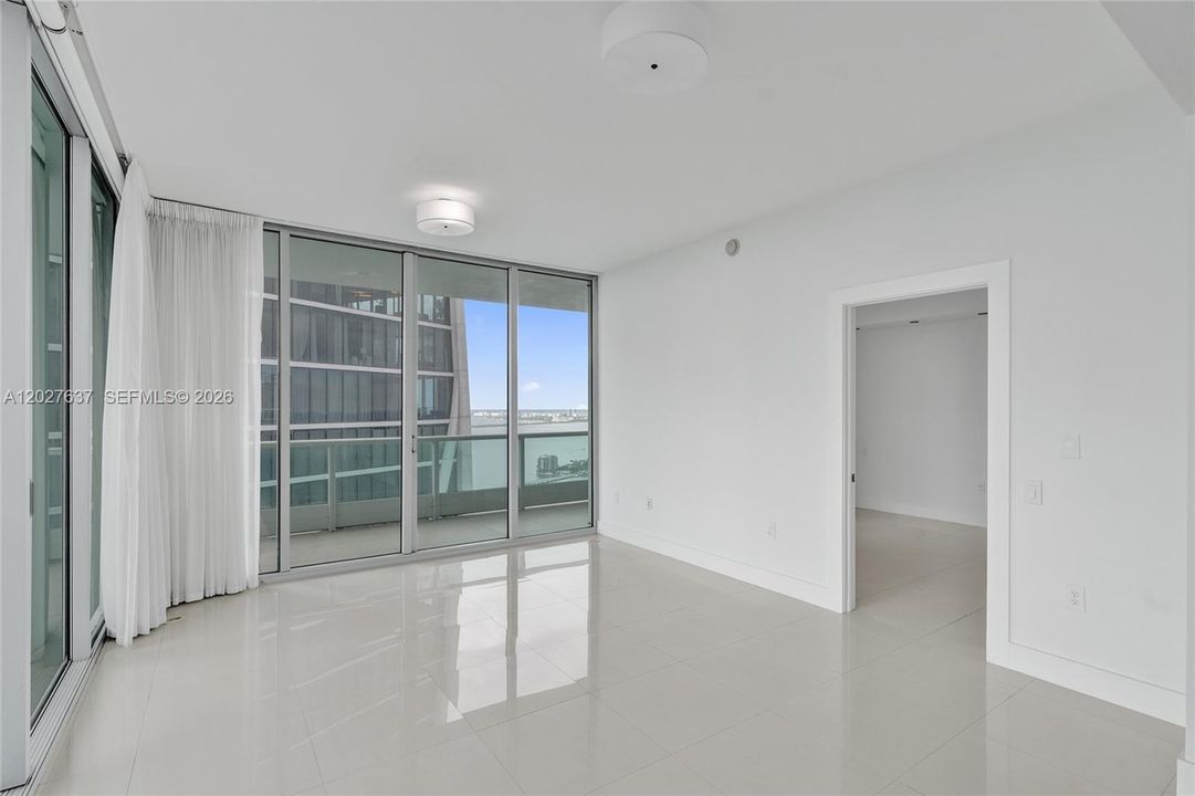 Active With Contract: $5,900 (2 beds, 2 baths, 1237 Square Feet)