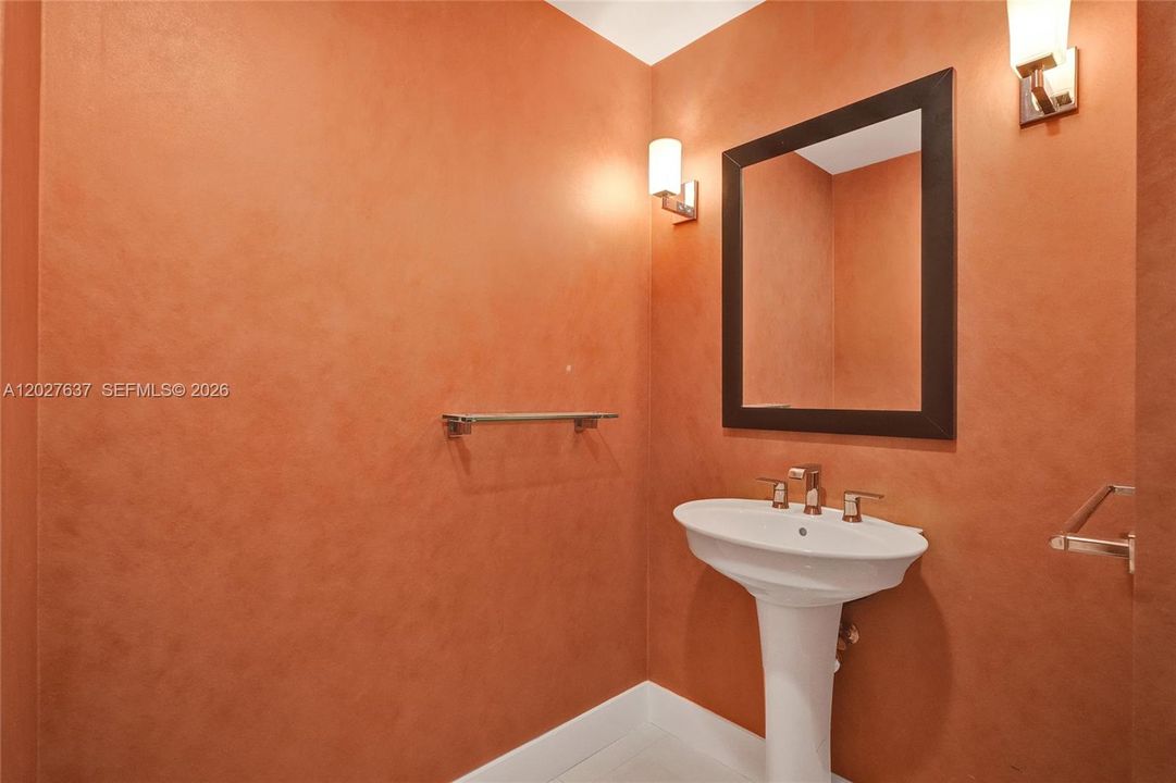 Active With Contract: $5,900 (2 beds, 2 baths, 1237 Square Feet)