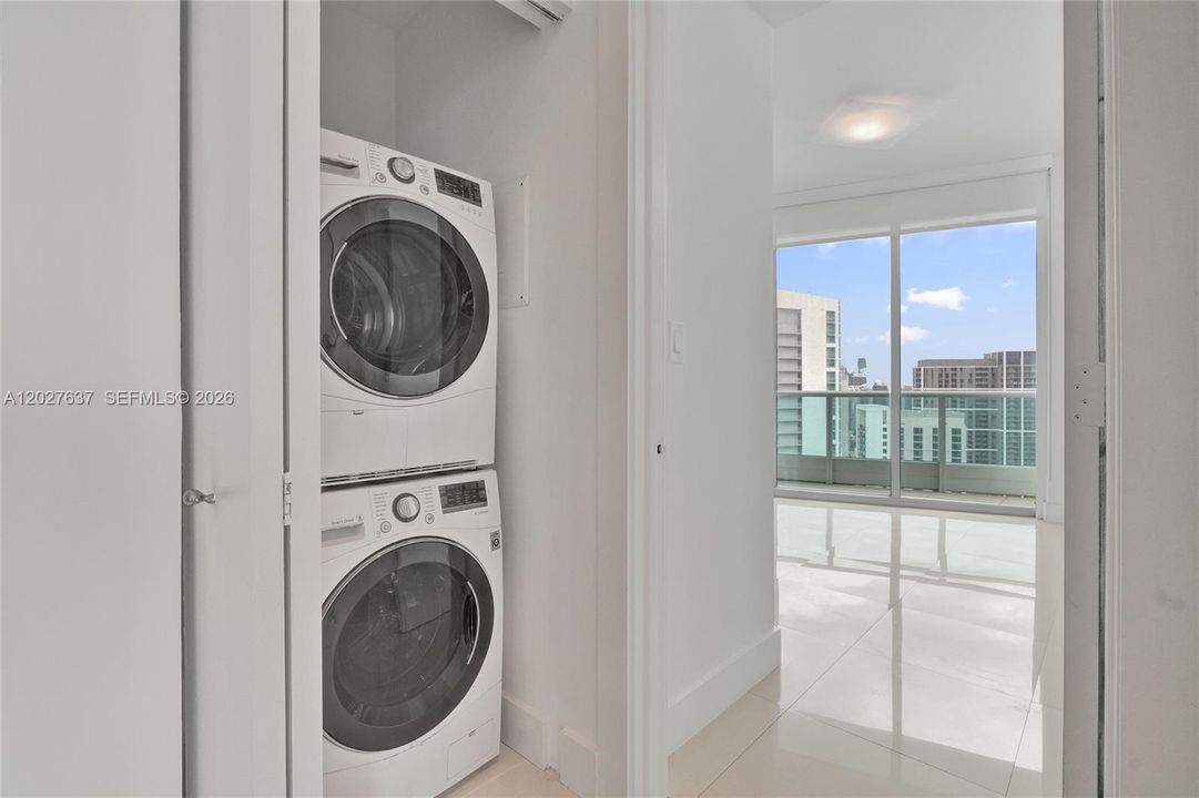 Active With Contract: $5,900 (2 beds, 2 baths, 1237 Square Feet)